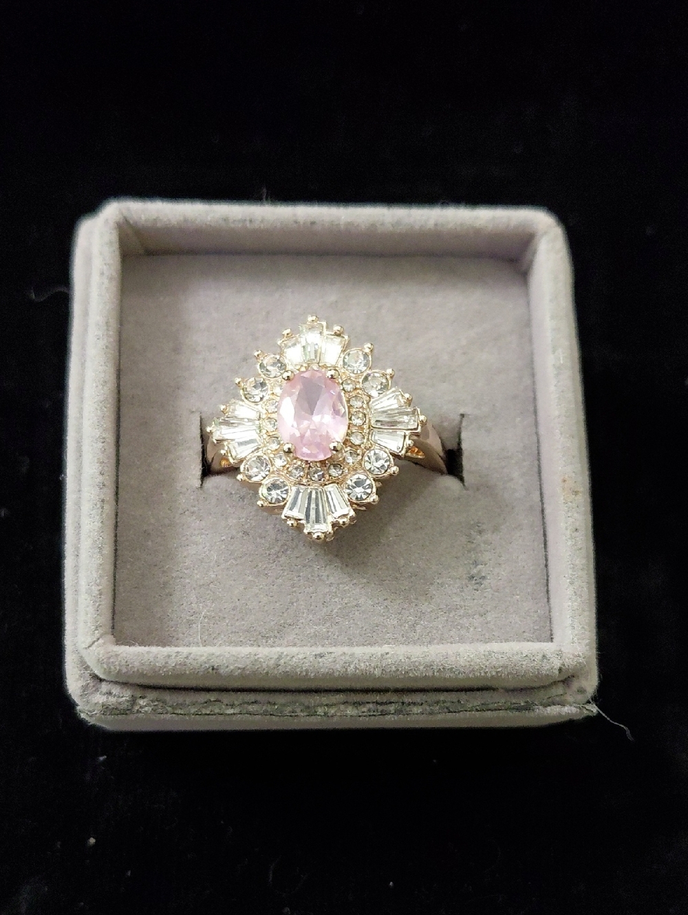 Elegant Pink Oval Halo Cocktail Ring - Unbranded